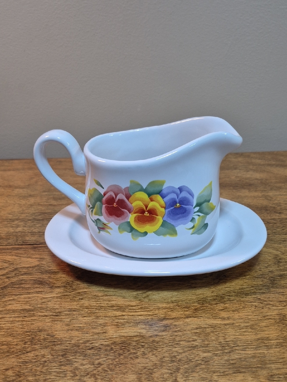 CORELLE COORDINATES Summer Blush Pansy Pattern Ceramic Gravy Boat & Underplate